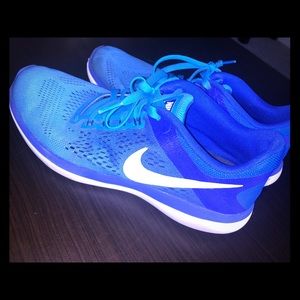 NIKE flex run shoe